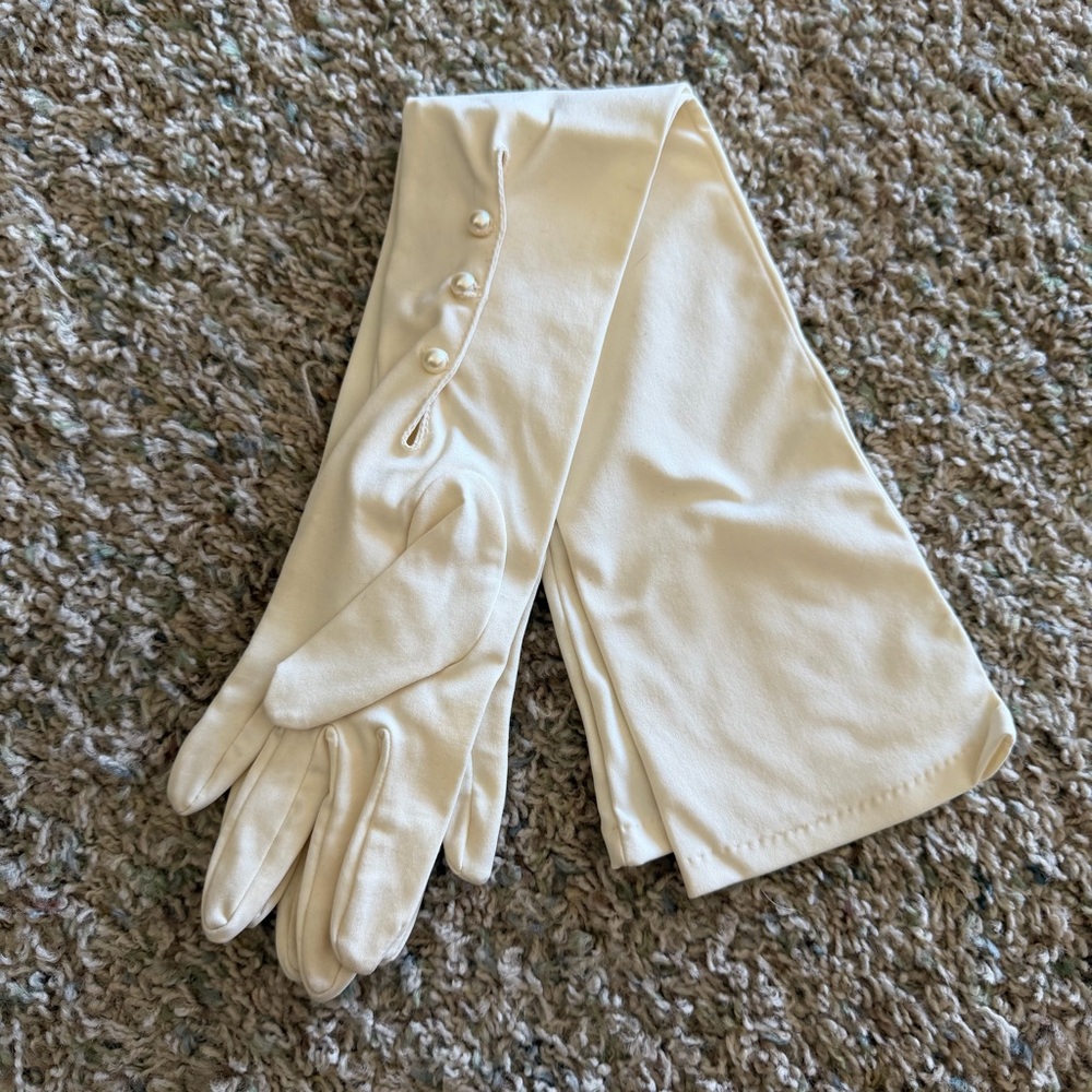 Vintage Finale Cotton Lovers Gloves with Button Detail Full Length White